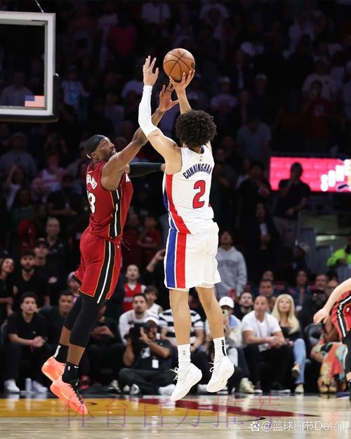 坎宁安上半场7中1，三分2中0得到8分1篮板7助攻1抢断1盖帽