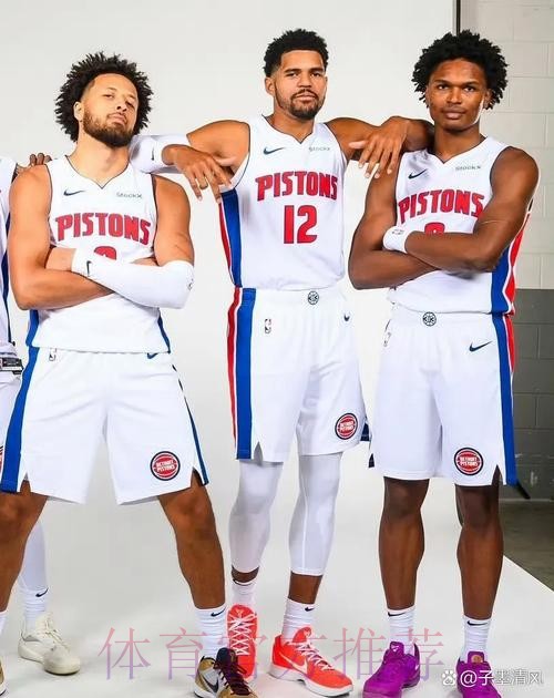 活塞首发:坎宁安、邓罗、奥萨尔、哈里斯、杜伦 活塞首发:坎宁安、邓罗、奥萨尔、哈里斯、杜伦