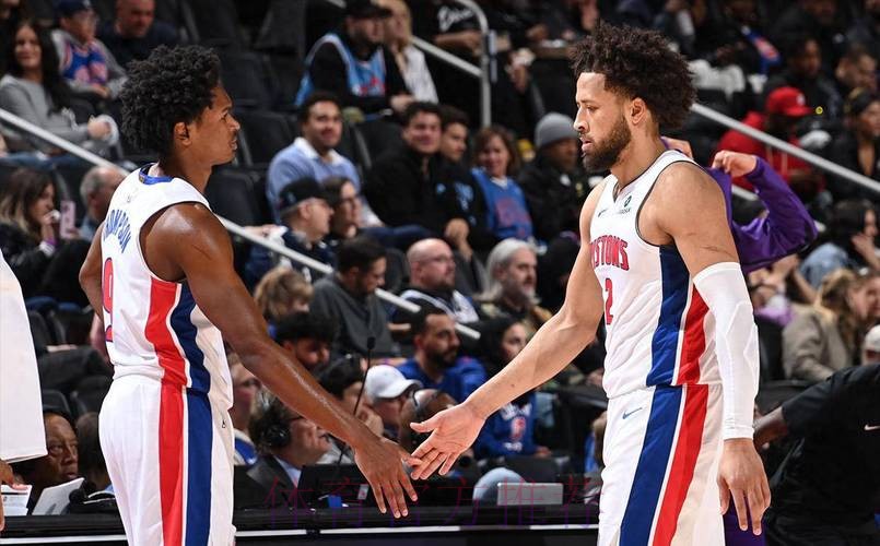 活塞首发:坎宁安、邓罗、奥萨尔、哈里斯、杜伦 活塞首发:坎宁安、邓罗、奥萨尔、哈里斯、杜伦